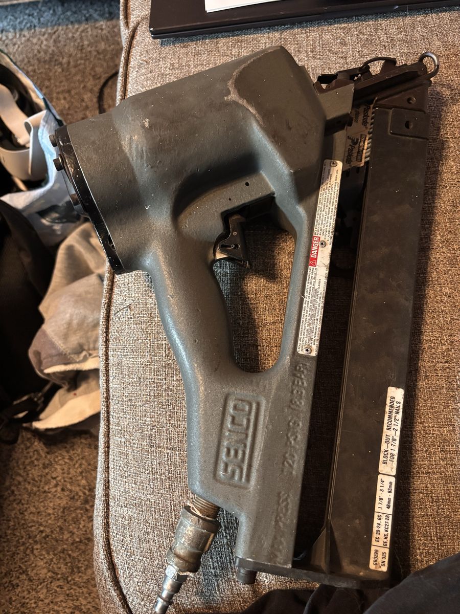 Senco SN325 Pneumatic Framing Nailer - Heavy Duty Power Tool (Used)