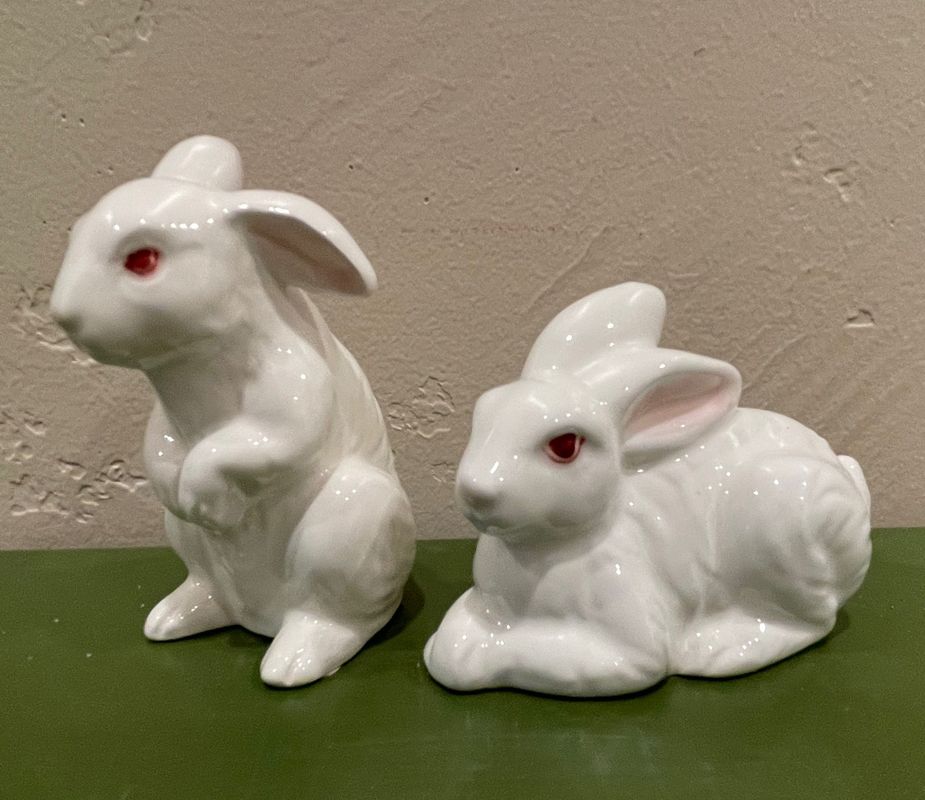 Vintage 1986 Easter Bunny White Rabbit Salt and Pepper Shakers