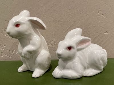 Vintage 1986 Easter Bunny White Rabbit Salt and Pepper Shakers