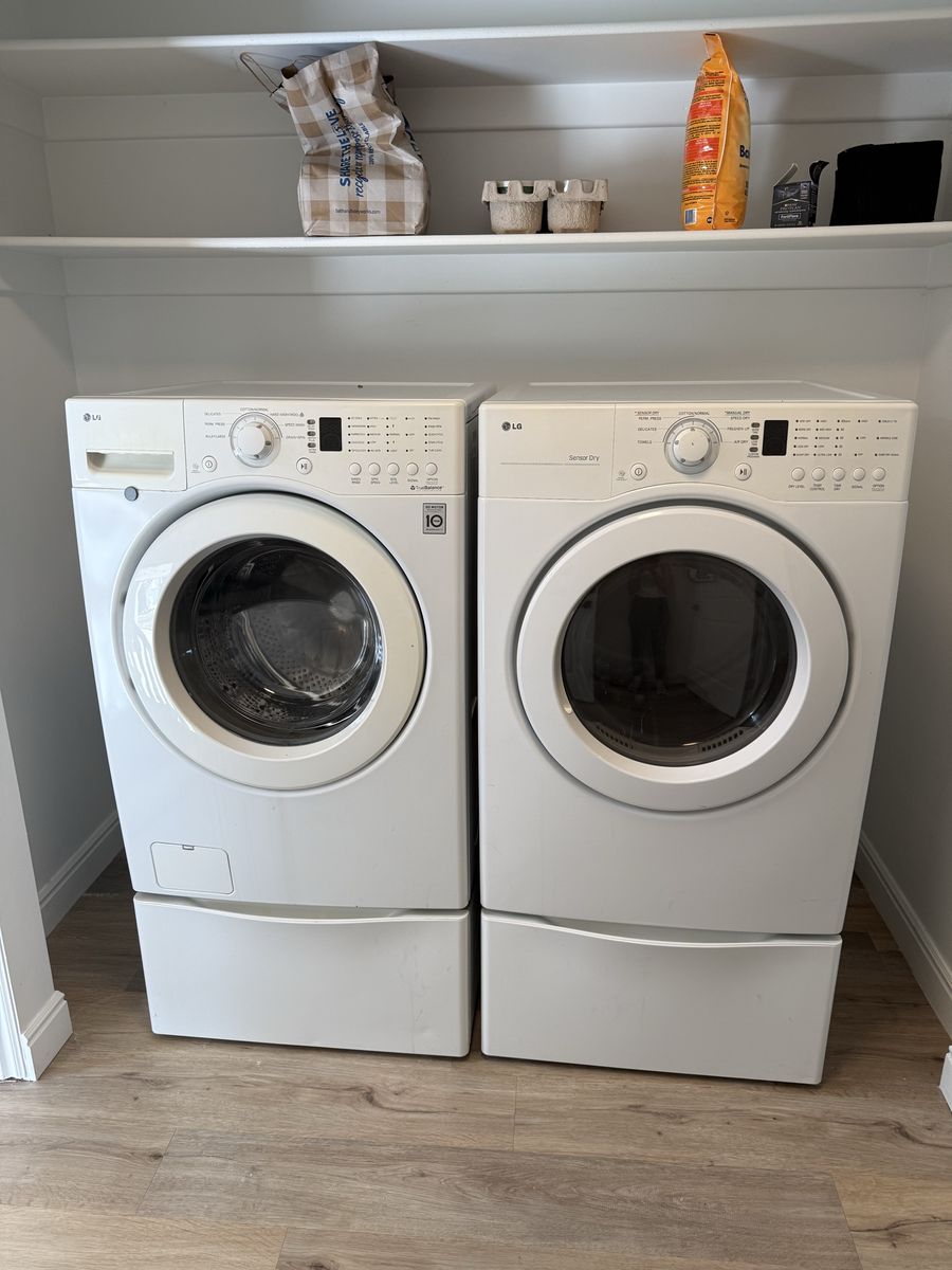 LG Electric Washer And Dryer With Pedestal Base