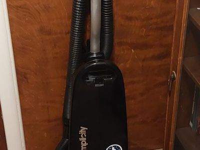Simplicity Symmetry Vacuum Cleaner Black