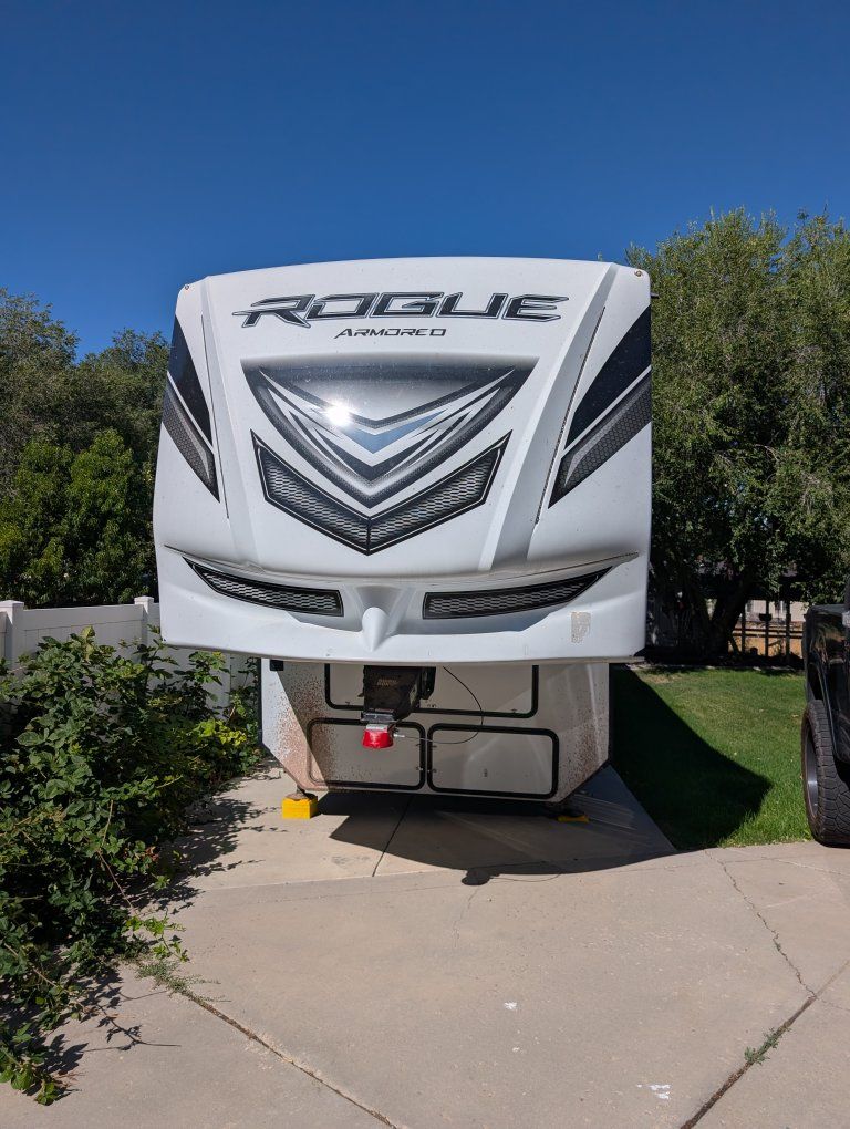 Amazing Rogue Armored Toy Hauler Fifth Wheel 2021