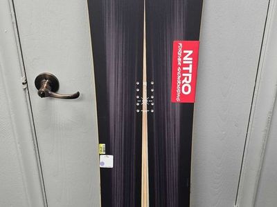 Nitro Squash 163cm Snowboard - Lightly Used