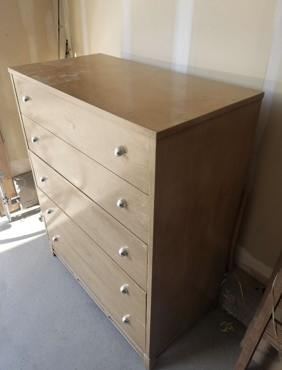 Chest of drawers