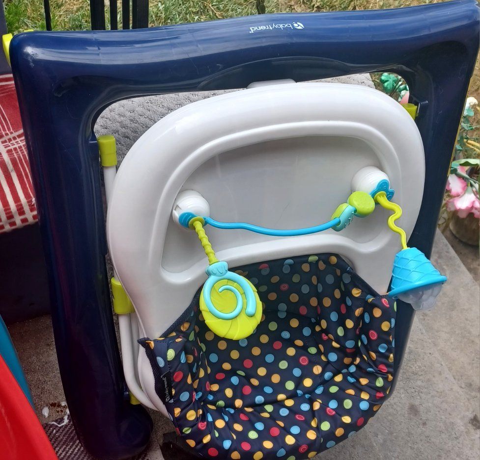 Baby Trend Walker with Activity Bar, Polka Dot Seat - Used