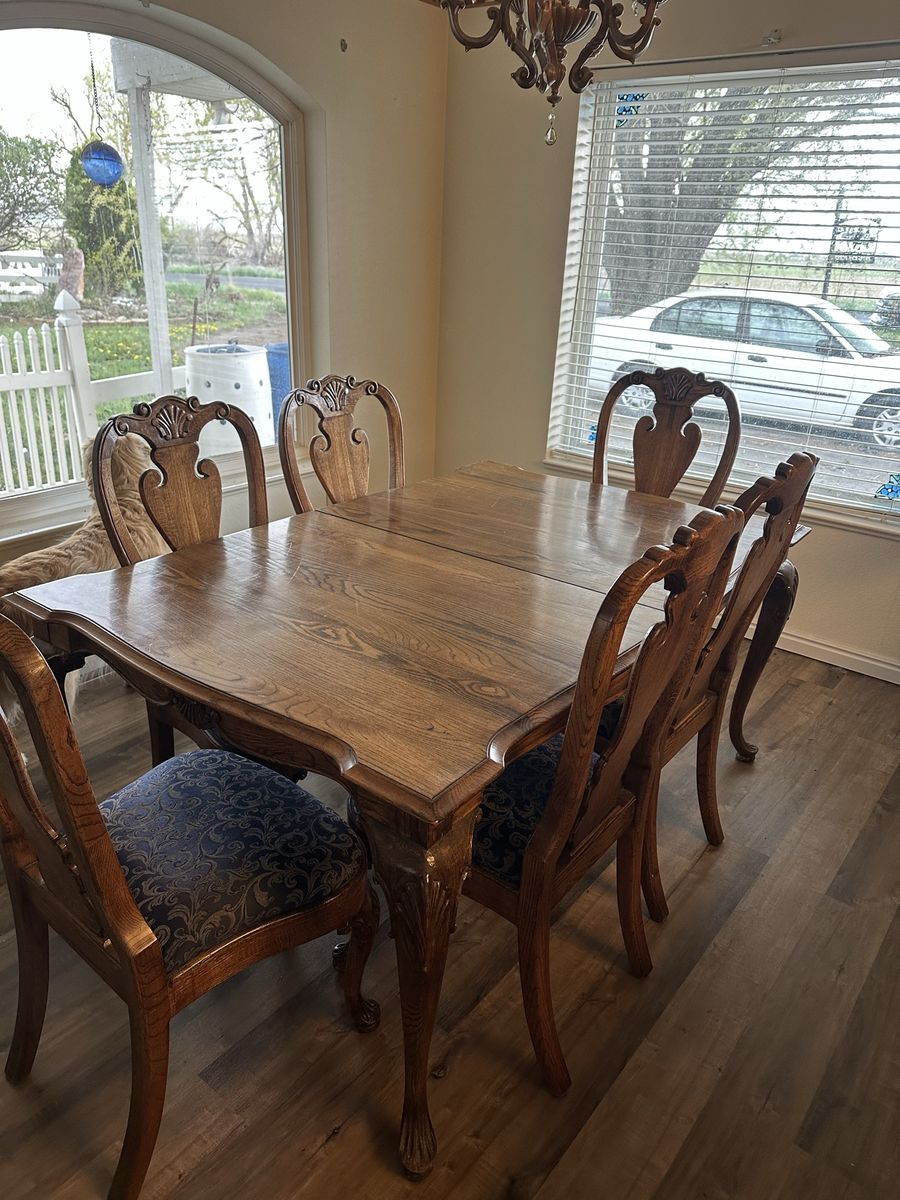 Dining Table & Hutch