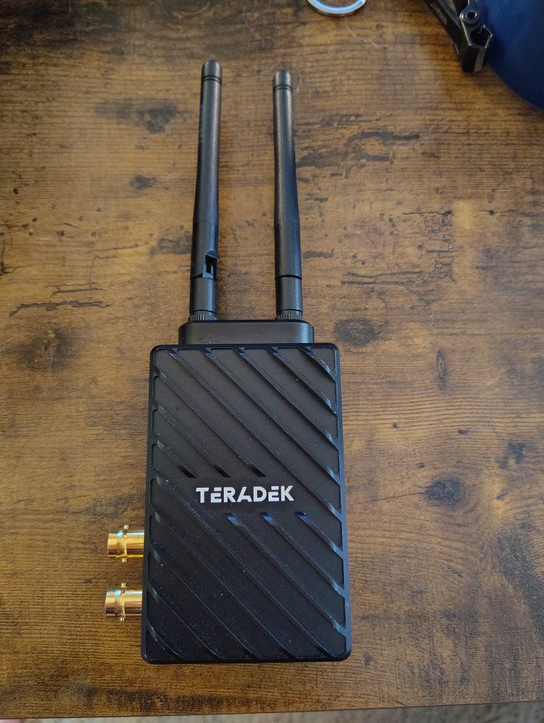 Teradek Bolt 6 LT 750 Wireless Video Transmitter + Kondor Blue Power Hub