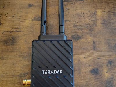 Teradek Bolt 6 LT 750 Wireless Video Transmitter + Kondor Blue Power Hub