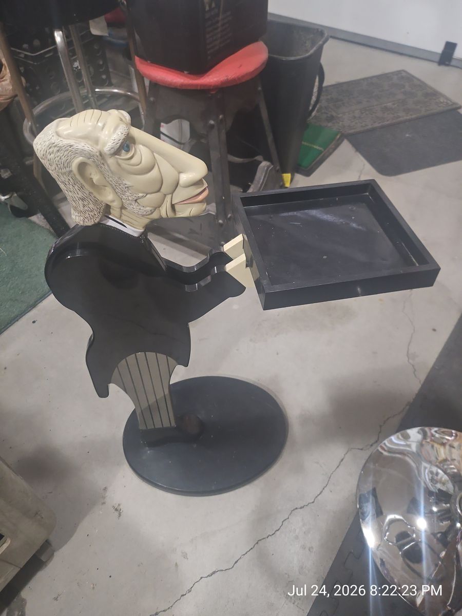 Vintage Bombay Company "James the Butler" statue