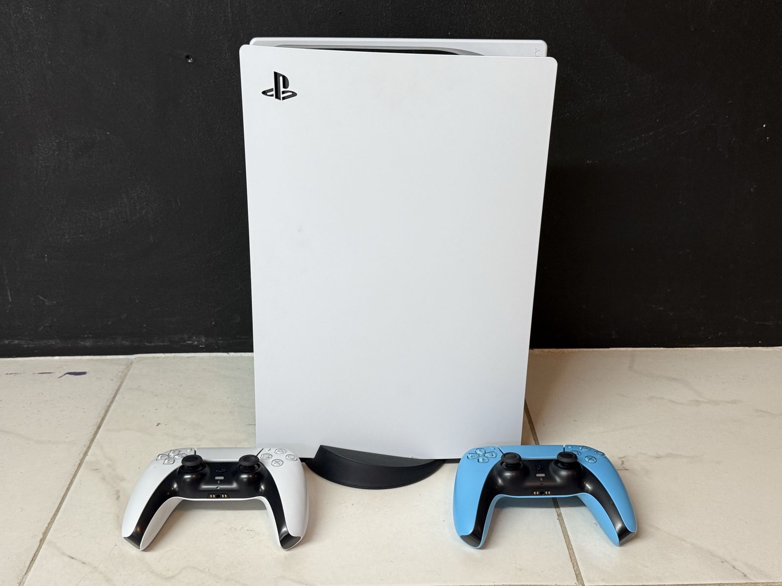 PlayStation 5 Disc Edition PS5 – 2 DualSense Controllers