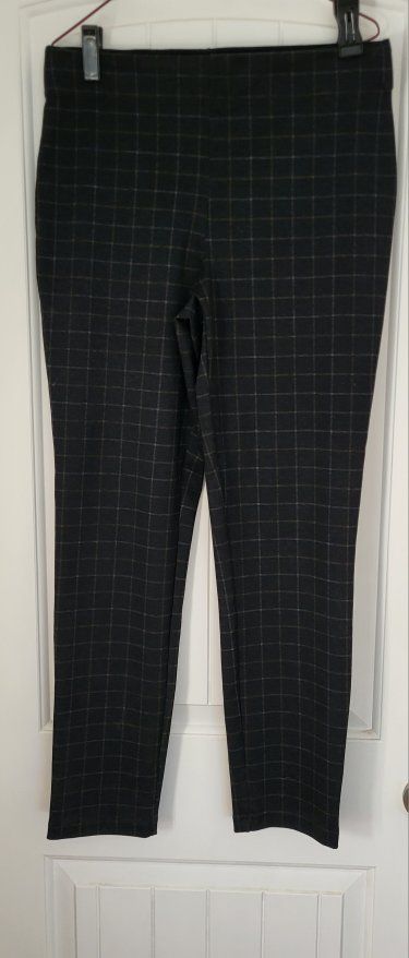 **NEW WOMEN'S SIZE L PANTS**