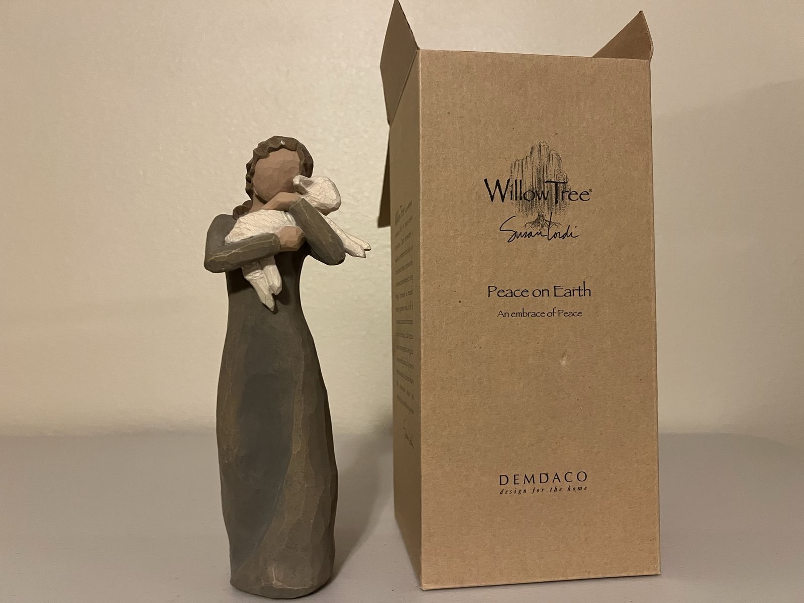 Willow Tree "Peace on Earth" Susan Lordi Figurine