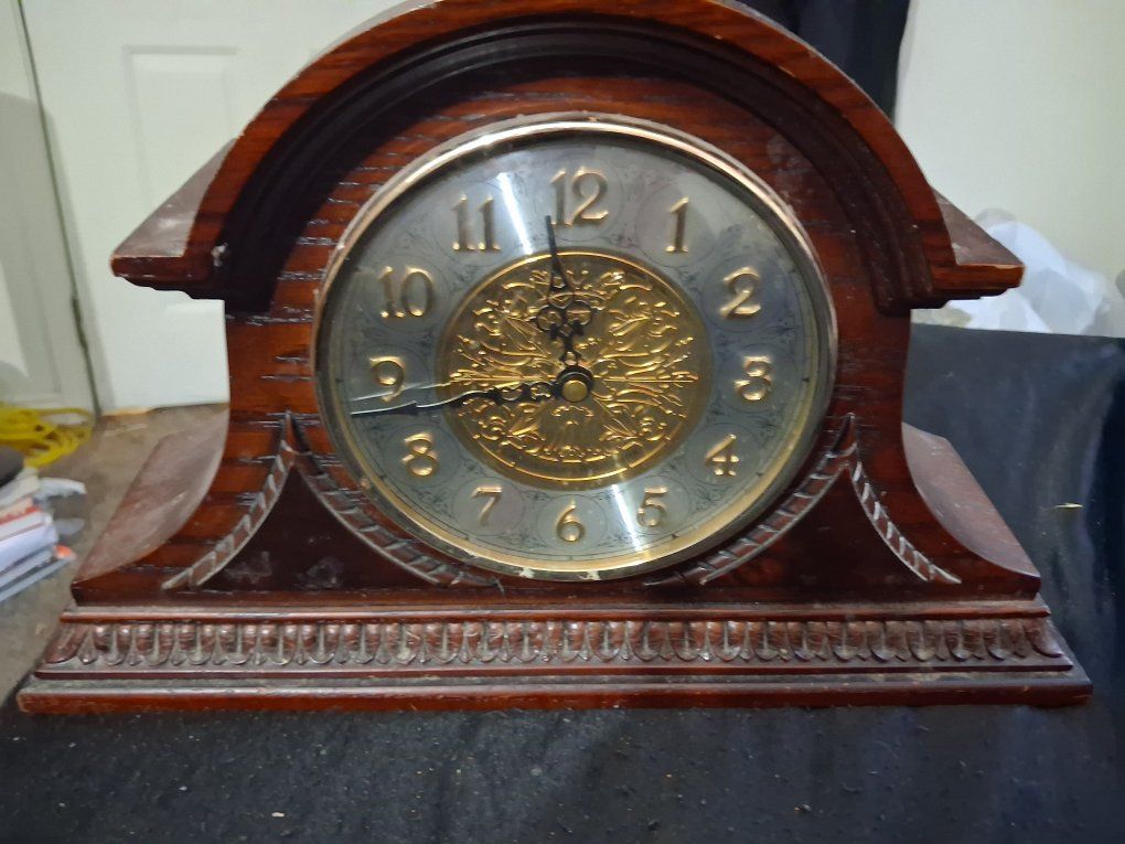 Vintage Wooden Mantel Clock - Ornate Gold Face & Roman Numerals, Wood Casing