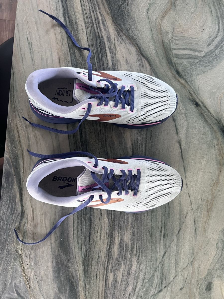Women’s Brooks GHOST 15, Size 8.5