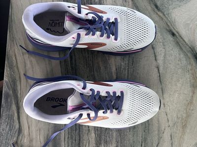 Women’s Brooks GHOST 15, Size 8.5