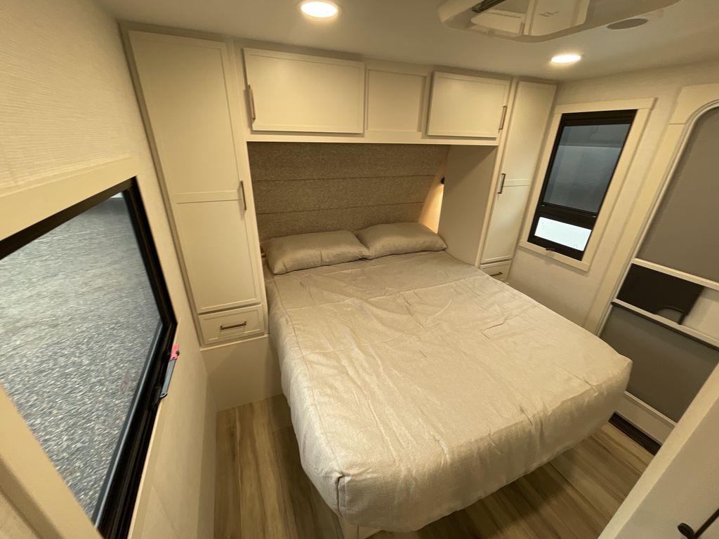 Main image 17