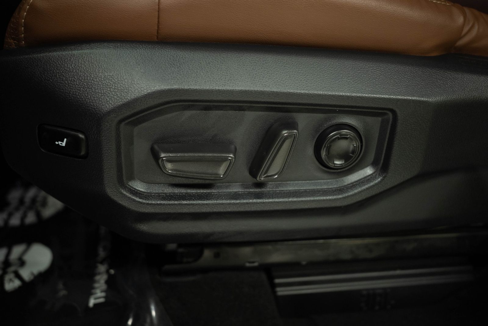 Main image 10