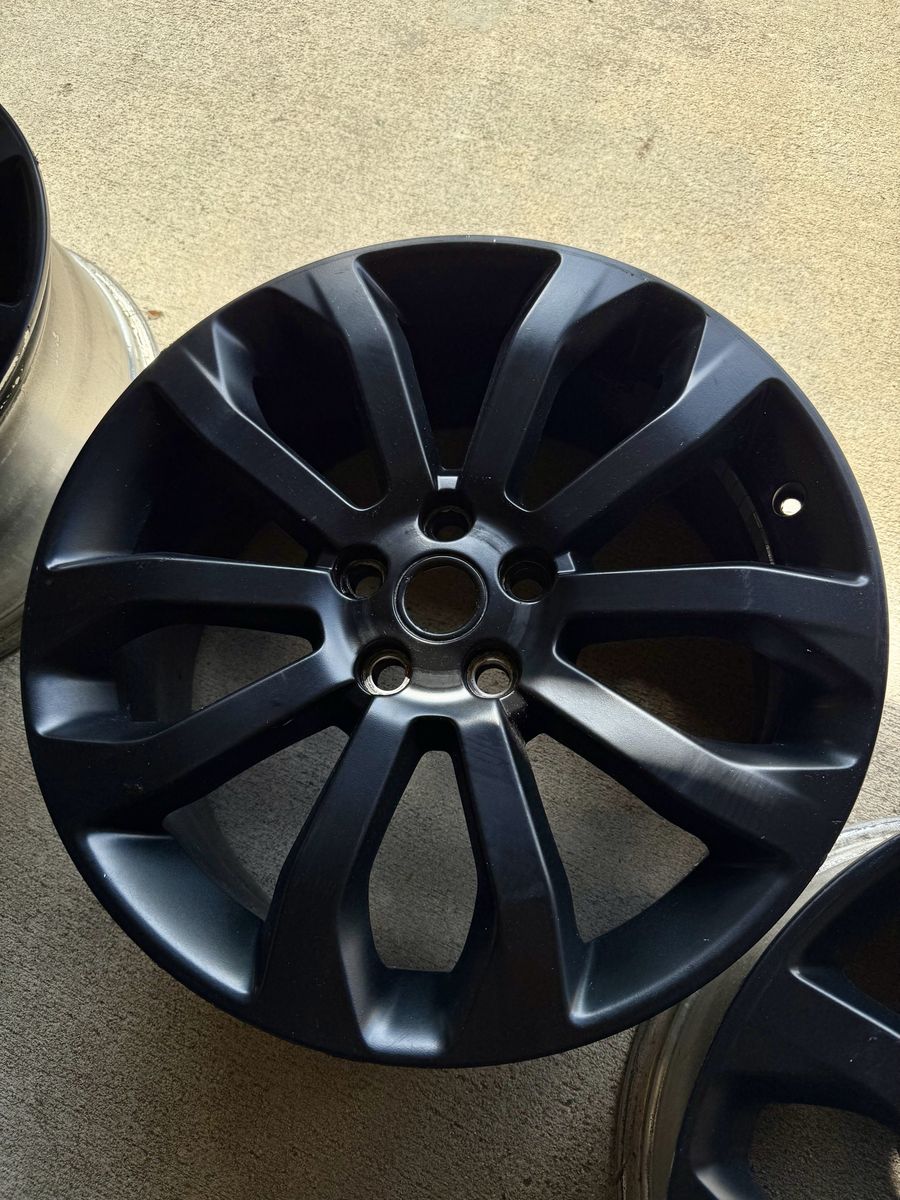 OEM Land Rover LR3/LR4 20" Wheels
