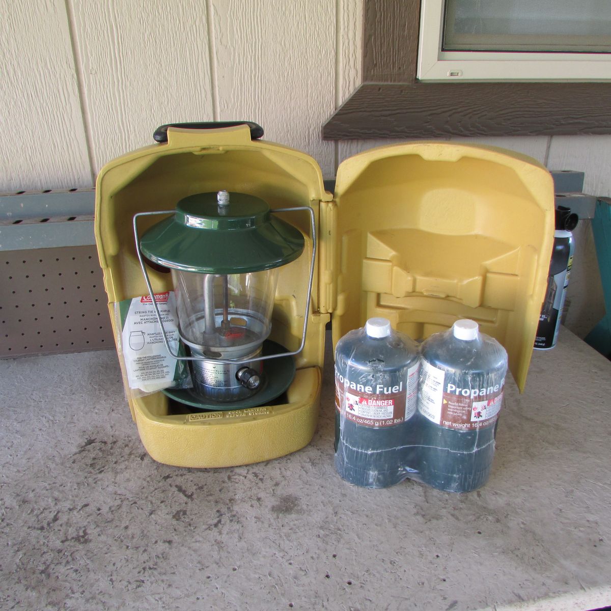 Coleman Propane Lantern, Propane, Clamshell Case