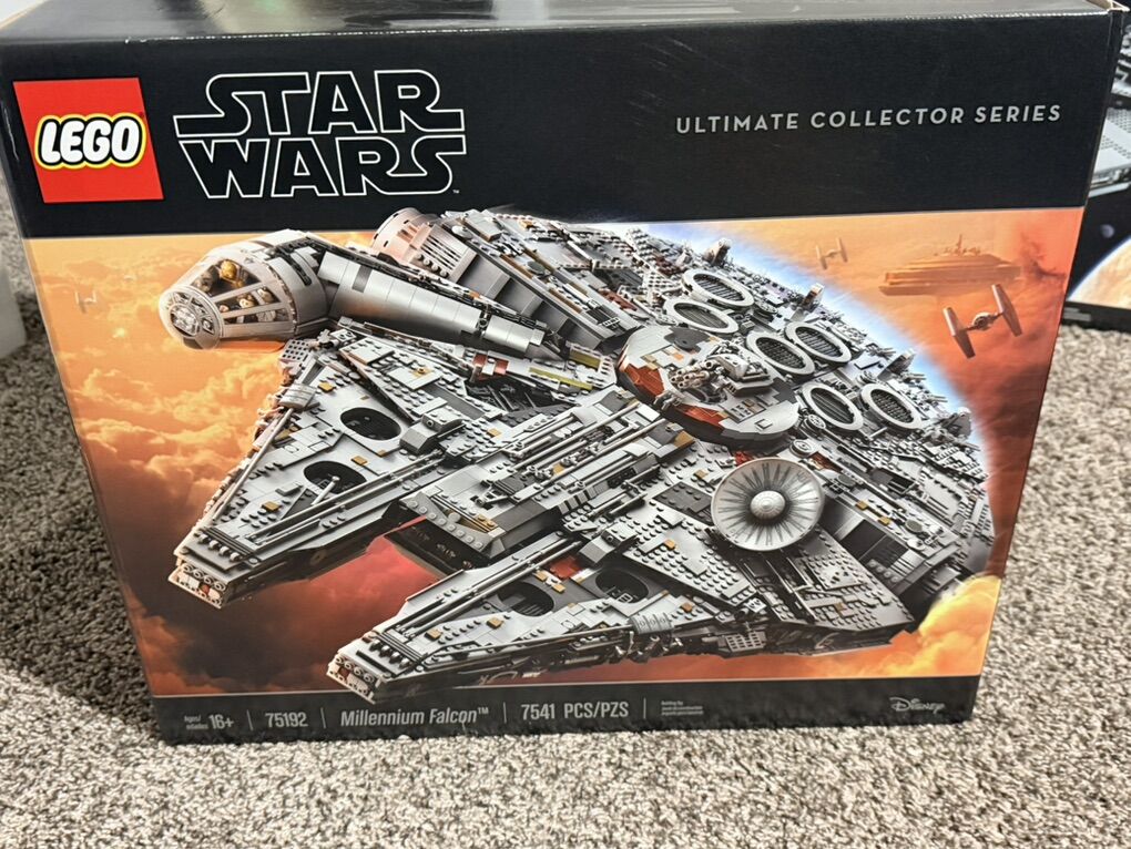 NEW LEGO Star Wars: Millennium Falcon Ultimate Collector Series UCS 75192