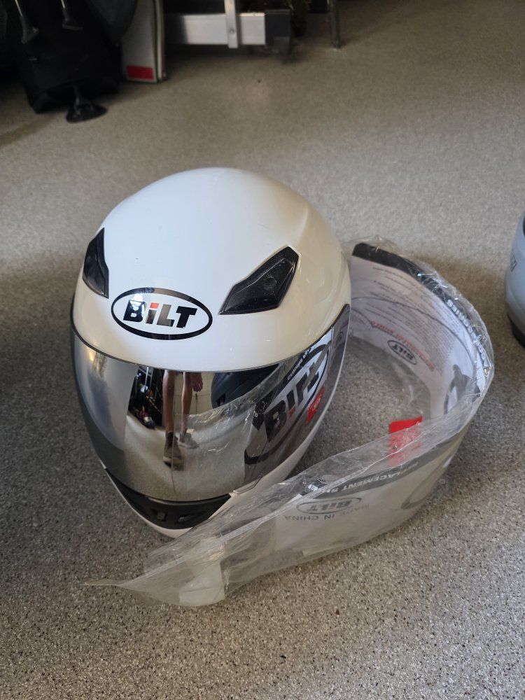 BILT Fusion Full Face Motorcycle Helmet White Size Small with Mirrored Shield