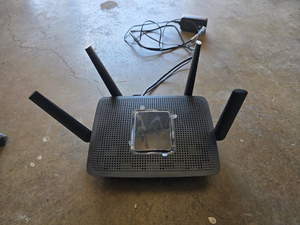 Linksys EA8300 V1.1 Max-Stream AC2200 Tri-Band WiFi Router with Power Adapter