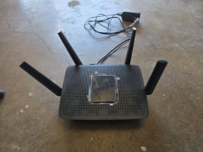 Linksys EA8300 V1.1 Max-Stream AC2200 Tri-Band WiFi Router with Power Adapter