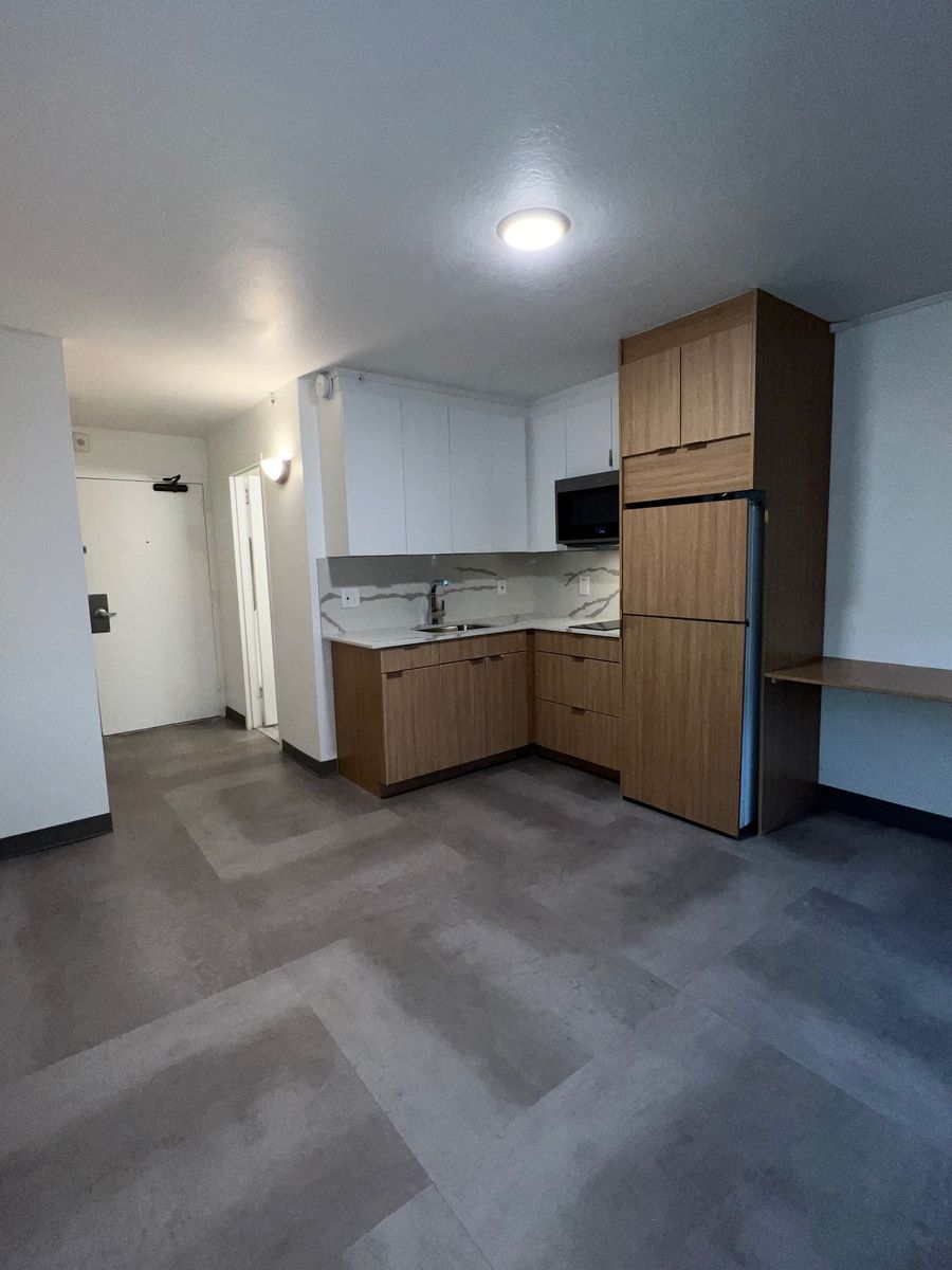 Main image 5