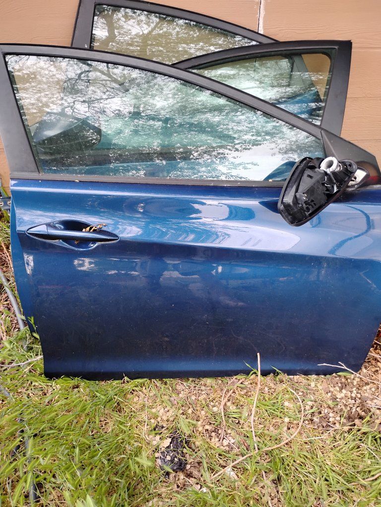2015 Hyundai Elantra passenger side front door (complete)