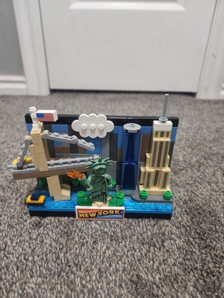 LEGO New York Skyline Postcard Set Building Toy