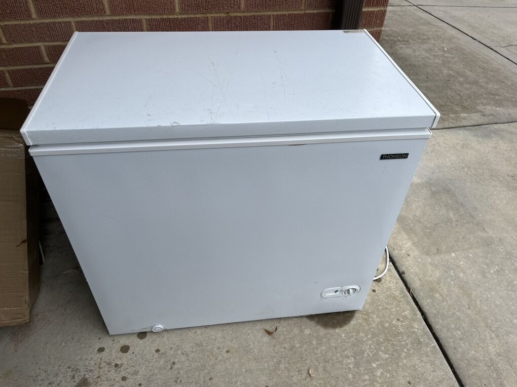 Thomson 7 cubic foot freezer chest