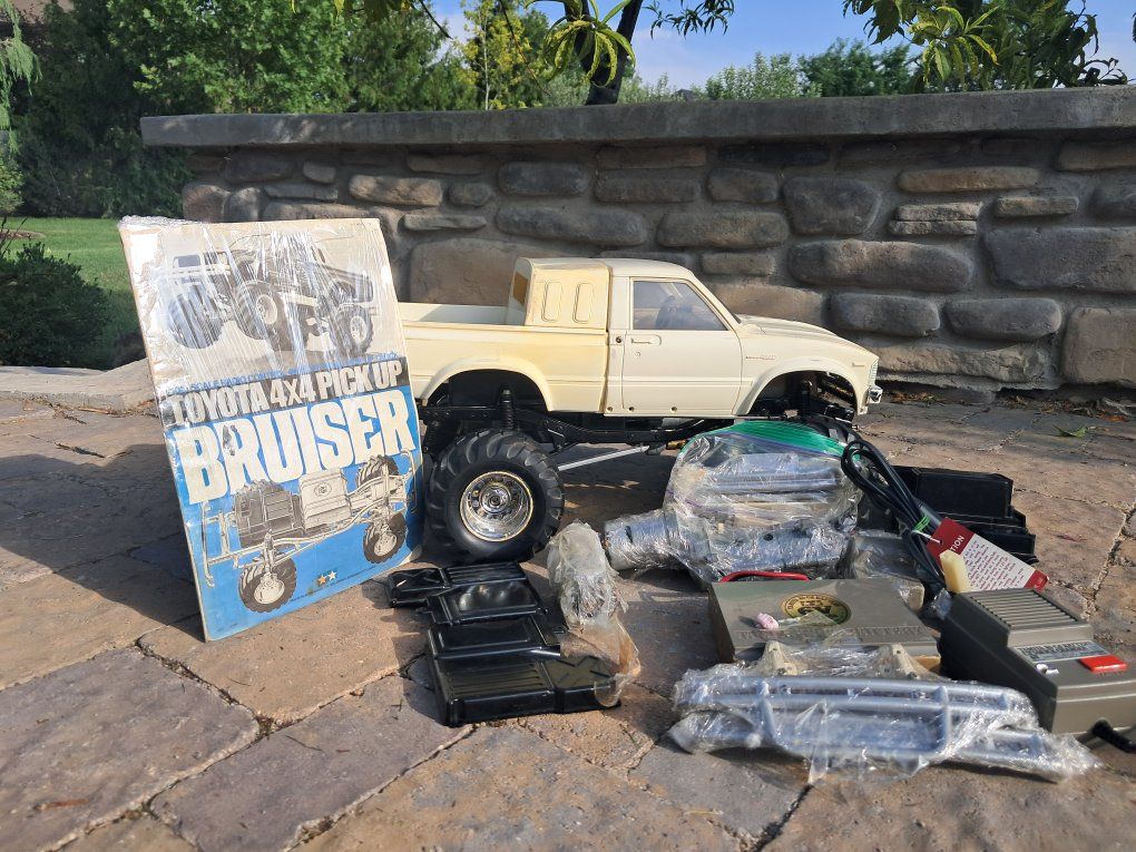 Vintage Tamiya 1/10 Toyota 4x4 Pick Up Bruiser RC Truck with Manual & Extra Parts