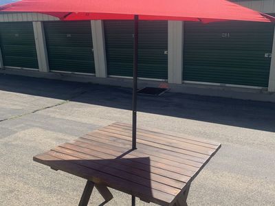 BEAUTIFUL SOLID WOOD PICNIC TABLE W/ NEW UMBRELLA