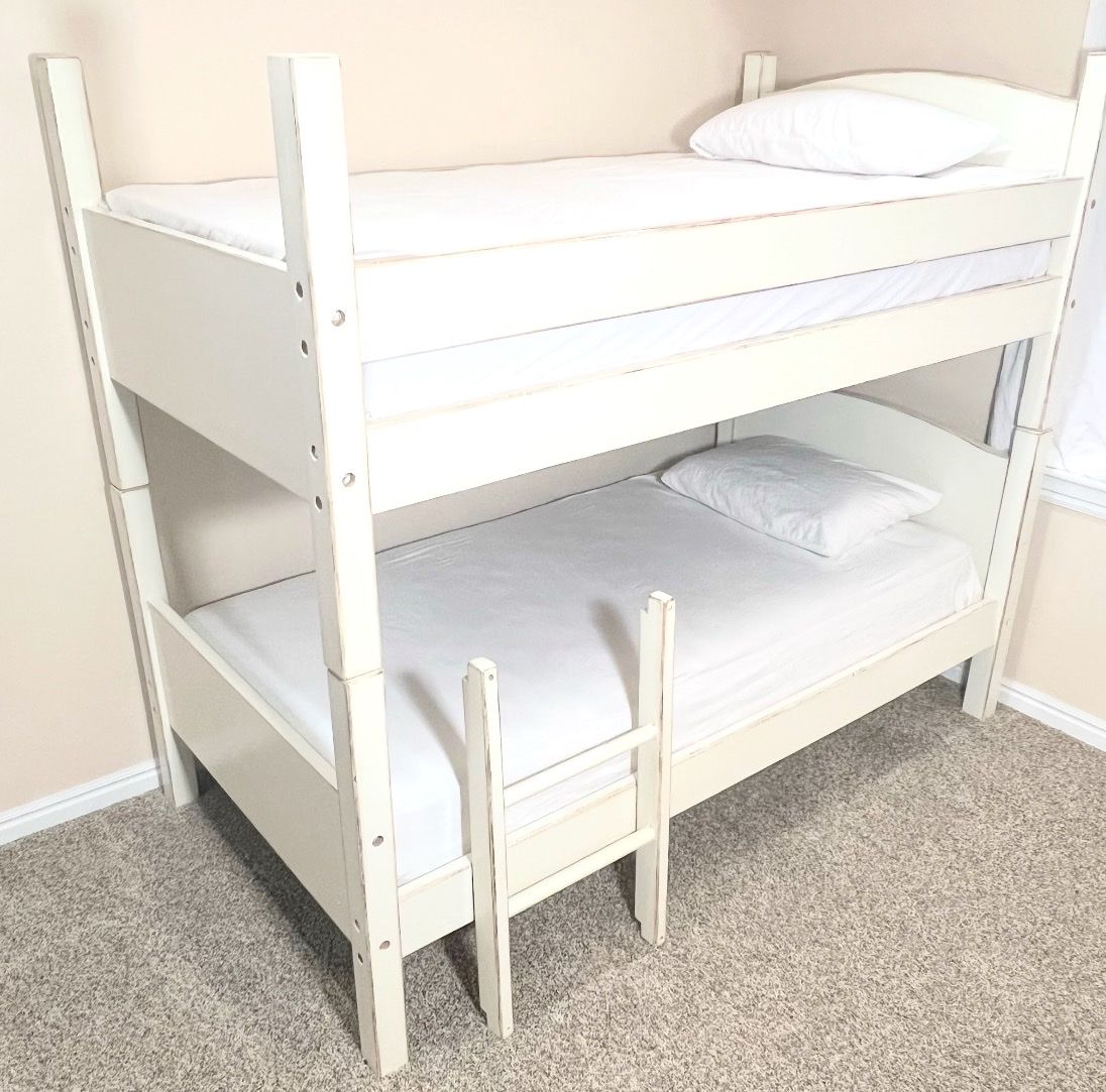 Solid Wood Twin Bunk Beds – Sleeps 4