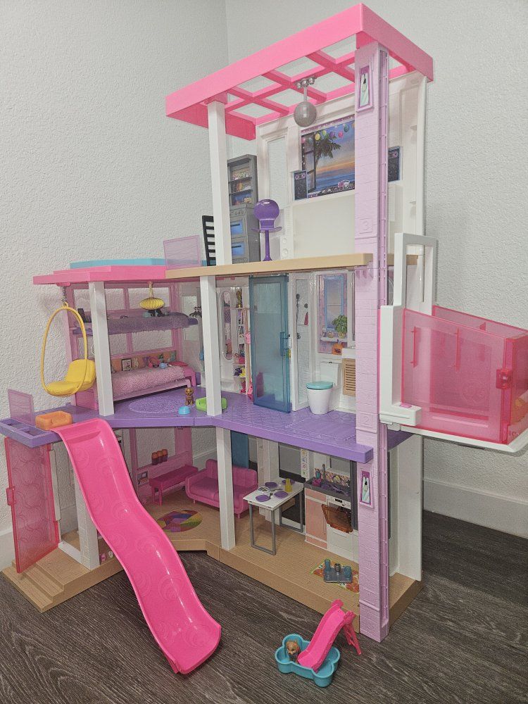 Barbie Deluxe Toy House
