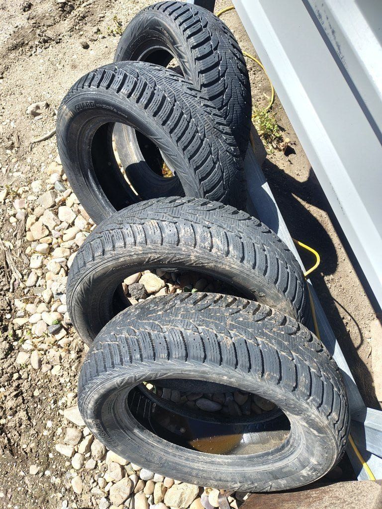 185 / 60R14 set of 4 snow tires.