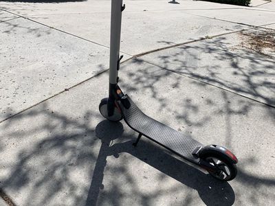 Segway Ninebot ES2 Scooter