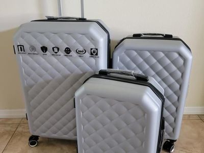 New!! 3-Piece Hardshell Luggage Set- travel rolling luggage on wheels