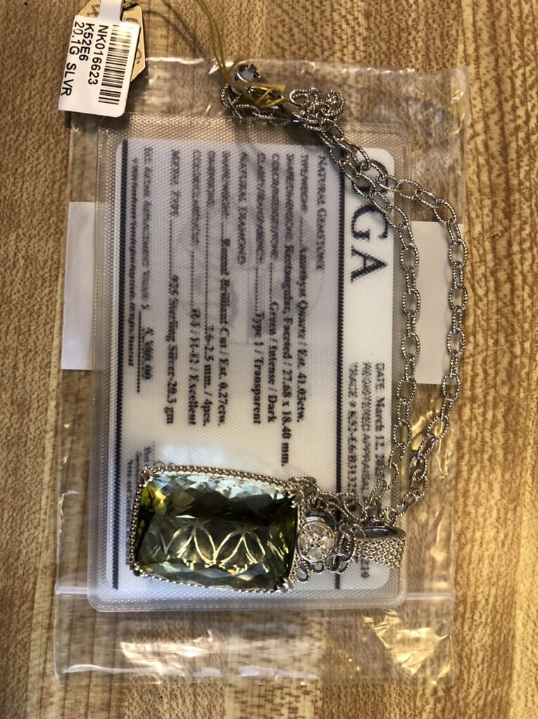 Amethyst Quarts With Natural Dimond Genstone.27ctw