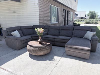 Beautiful Recliner Sectional Couch (CAN DELIVER )