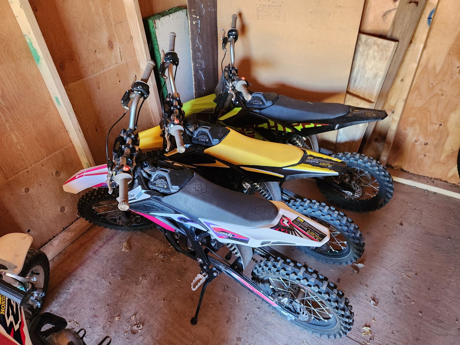 Used 2025 Surron Hyper bee, kids dirt bike, electric motorcycle