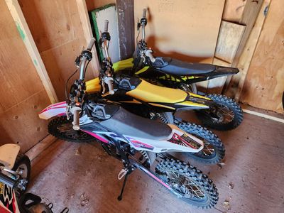 Used 2025 Surron Hyper bee, kids dirt bike, electric motorcycle