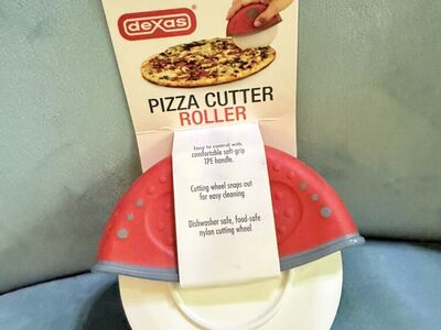 Handheld Rolling Pizza Cutter