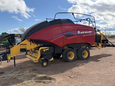 2023 New Holland BB330 Plus Low Bales!!