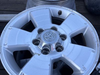 Oem 2003 Toyota 4 runner Rims