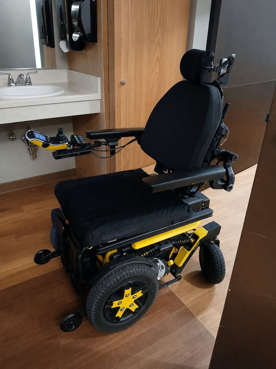 Quantum 4Front Power Wheelchair iLevel - Yellow/Black, Excellent Condition