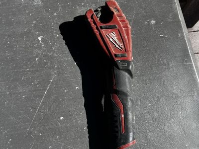 Milwaukee batter powered pipe cutter