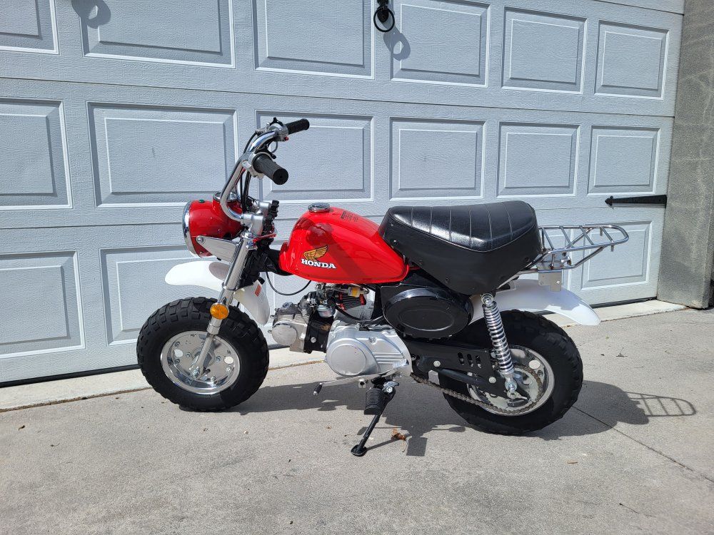 Honda Z50 Monkey clone