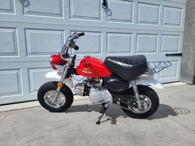 Honda Z50 Monkey clone