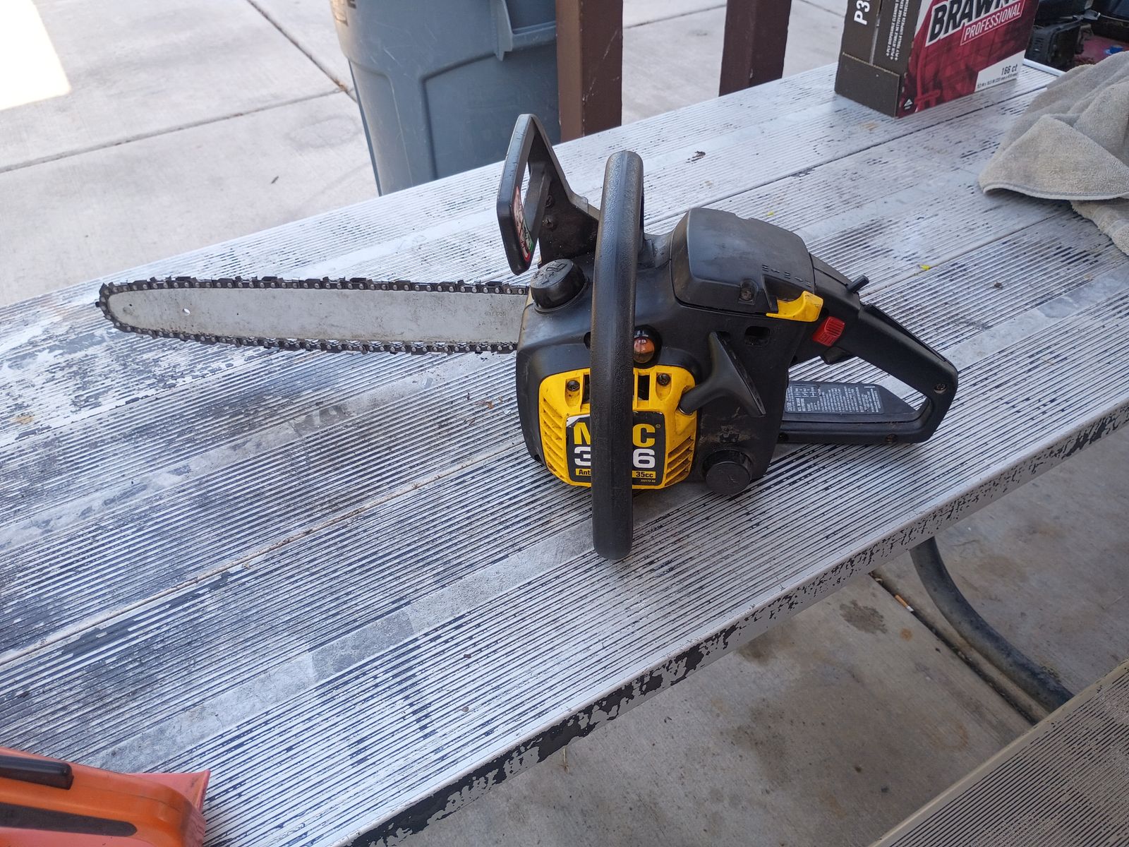 2 chain saws